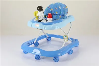 هل تحتوي عربات الأطفال على سطح مانع للانزلاق على المقعد؟